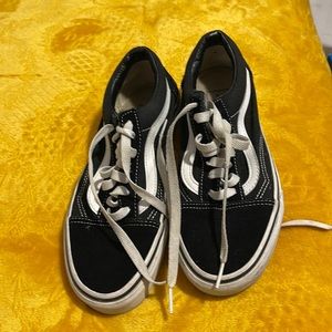 Excellent condition black and white Vans